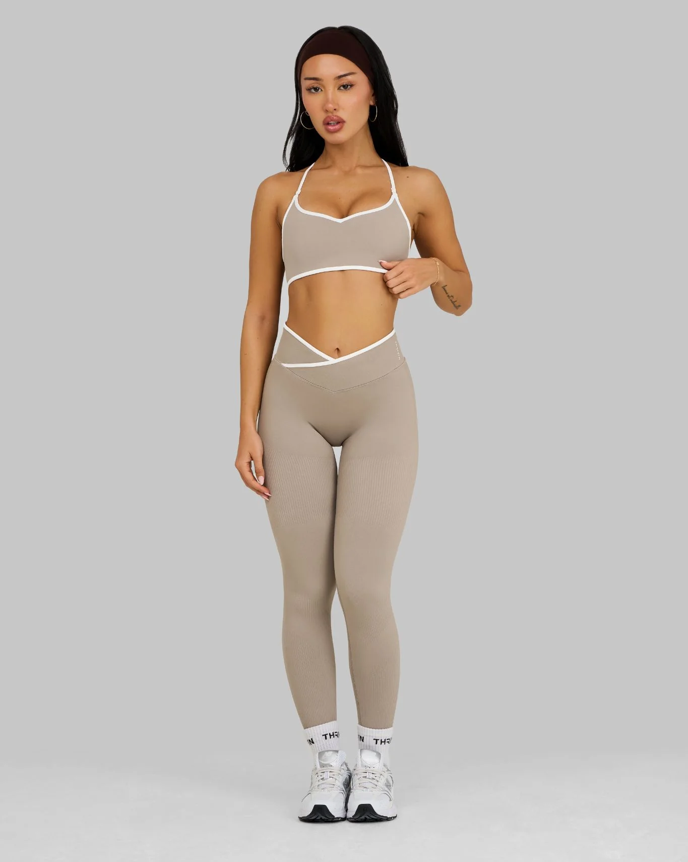 Outline V-Waist Leggings | Latte - Image 3